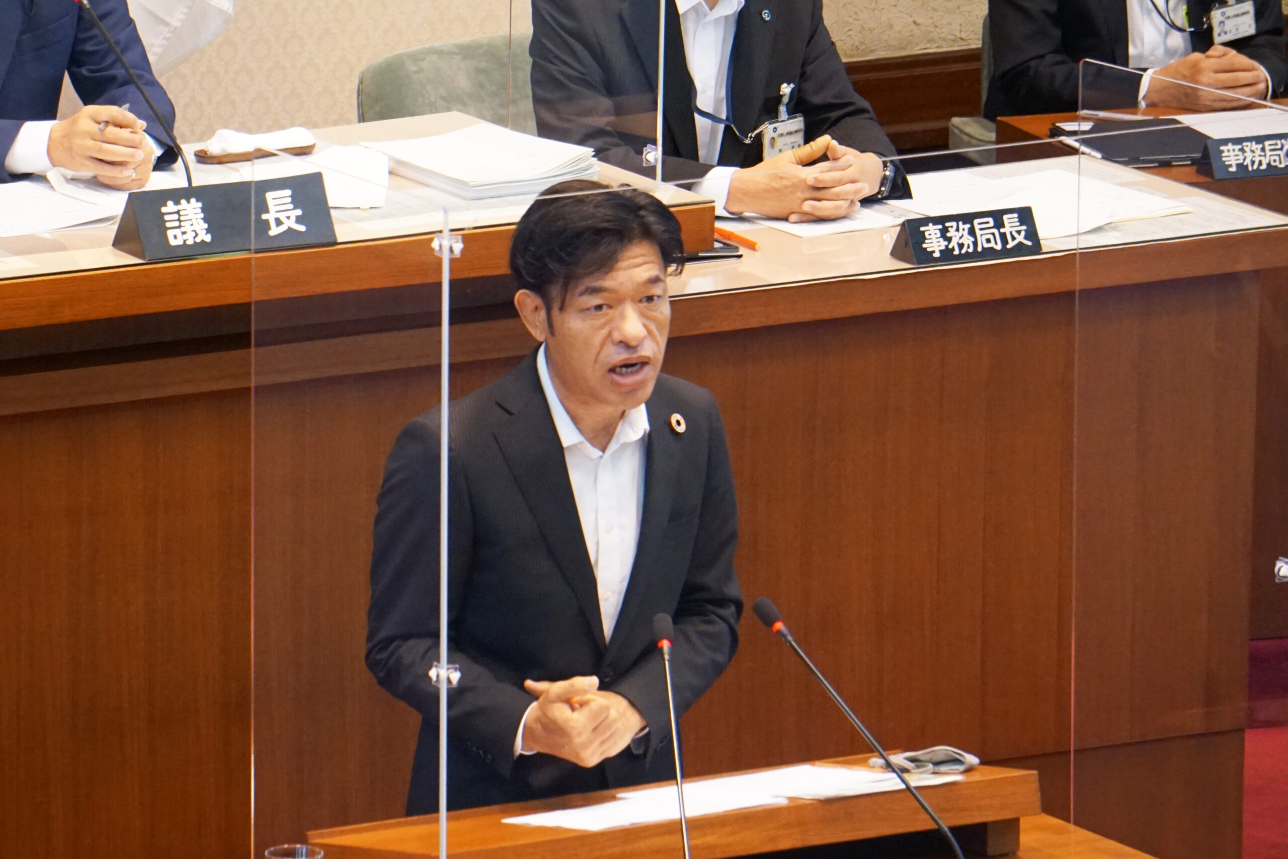 谷口和樹が和歌山県議会6月定例会で一般質問に登壇するようす